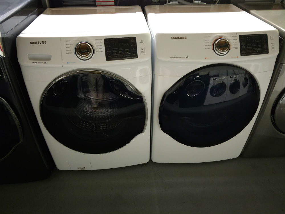 White Samsung washer and dryer